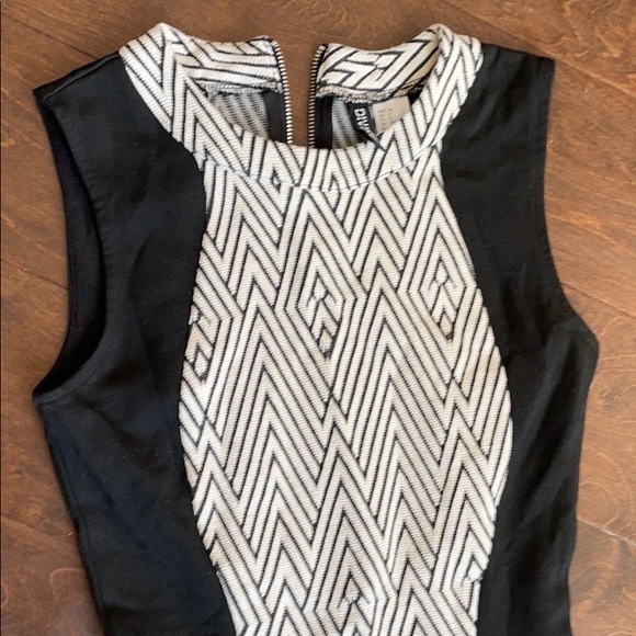 Divided black & white dress Sz 4 - Picture 3 of 4